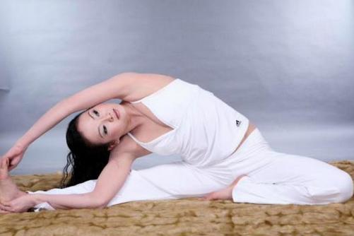 月经不通畅怎么办瑜伽动作,月经不调瑜伽练习教程