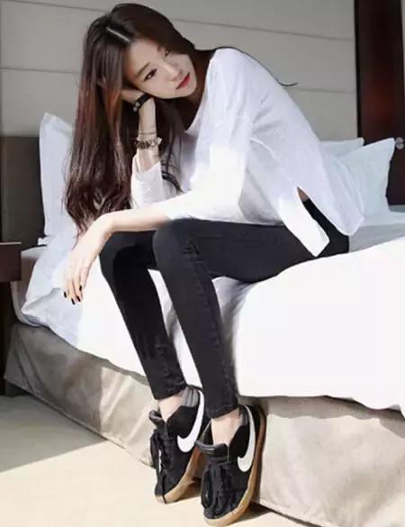 高圆圆秋冬穿搭牛仔裤,高圆圆蓝色牛仔直筒裤穿搭