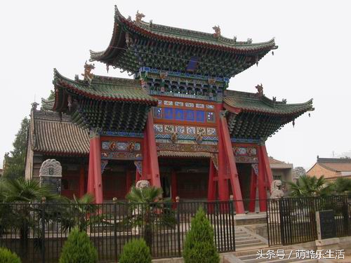 天下城隍戴相帽，唯有武功城隍佩王冠