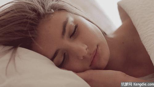 其实美不美不重要只要心灵美就行,人美不美不在于外表内心美才是美