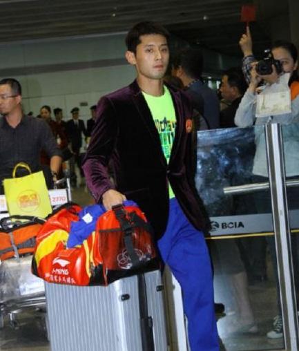 张继科夺冠戴的手表,张继科开玛莎拉蒂