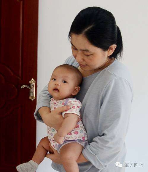 宝宝脖子练抬头正确姿势,宝宝练抬头会伤到颈椎吗