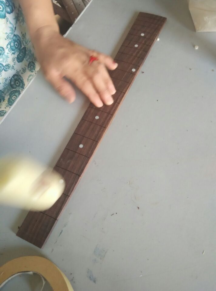 (多图)你很难猜到做一把普通木吉他居然要......