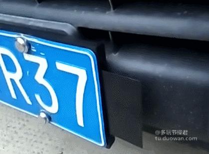 抄袭抗日神技，裤裆藏球。