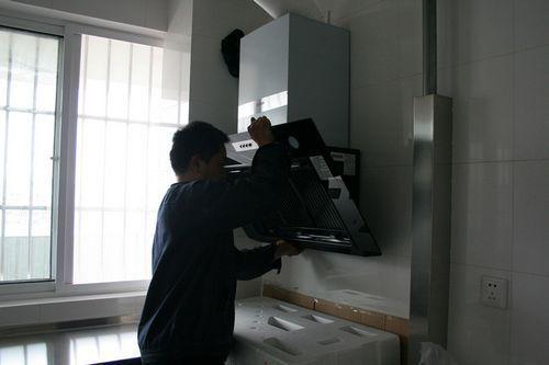 我厨房的油烟机没安到位怎么办,怎么彻底解决厨房烟道问题