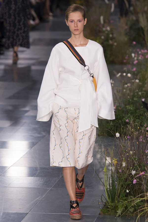 让PaulSmith七彩条纹包成为你肩头的整个春天