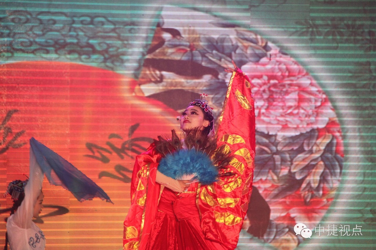 中捷戏迷踊跃观看《檀板笙歌颂枌榆》戏曲晚会