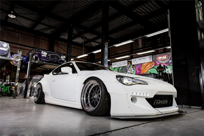 那么问题来了你会选择谁,花同样的钱你会选哪个