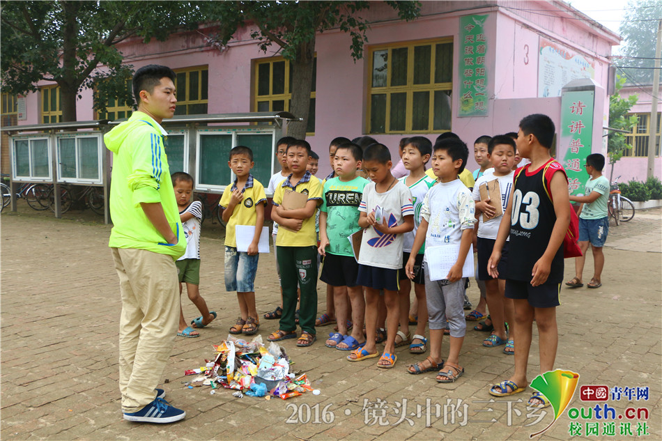 聊城大学学子文化下乡服务国学经典“邮递员”