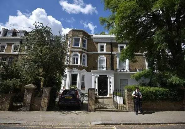 卡梅伦的“退休”生活：逛吃、逛吃、逛吃