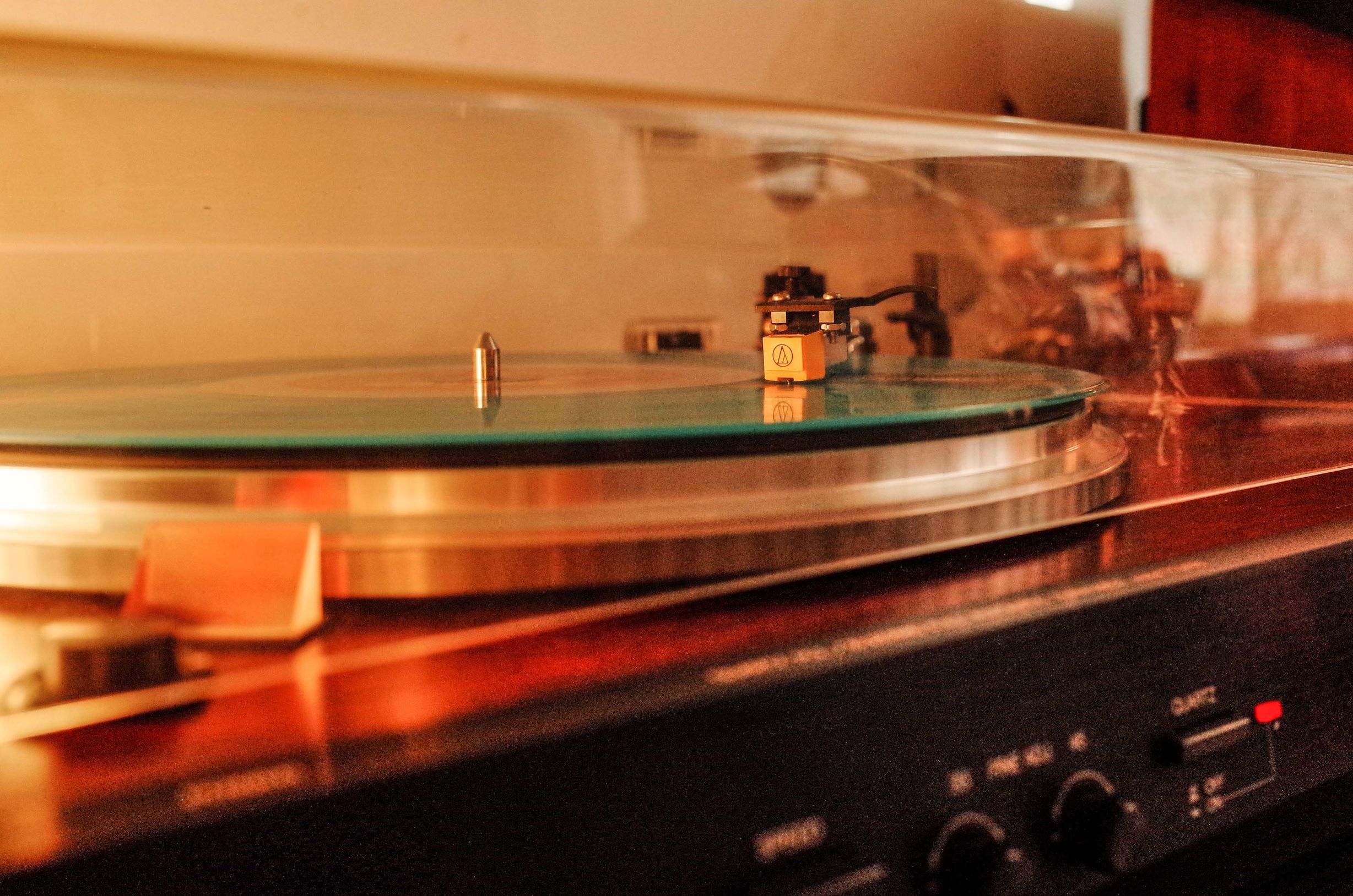 新西兰八年，逛唱片店、听黑胶，最后忍不住自己做了一张黑胶唱片