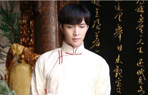 张艺兴老九门穿的衣服,张艺兴扮演的二爷是怎样的人