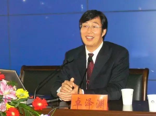 办刑案可检查短信、朋友圈，离婚案法官却要哭倒地板上