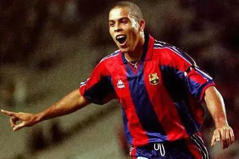 白驹过隙，你还记得那个让自己爱上足球的外星人吗？