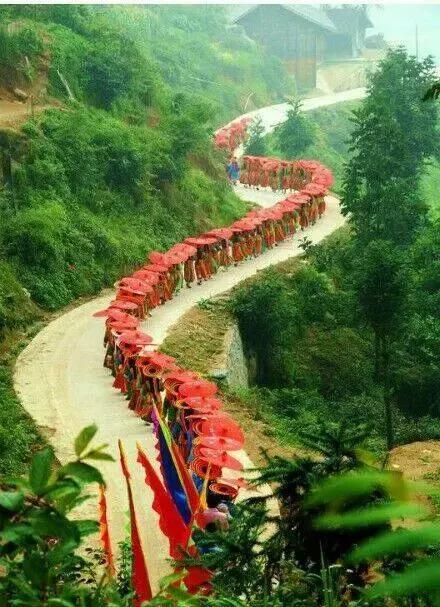 湘西古老而神秘的地方,曾经古老的湖南湘西苗寨