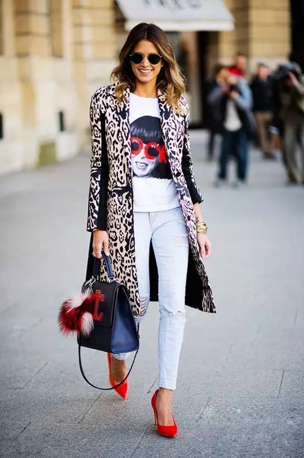 卫衣穿搭扎眼,卫衣穿在里面怎么搭配