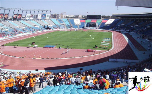 非洲足球场一览,看后很纳闷儿,人家怎么能出球星呢