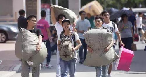 搬东西伤到肺部怎么办,搬东西肺破了