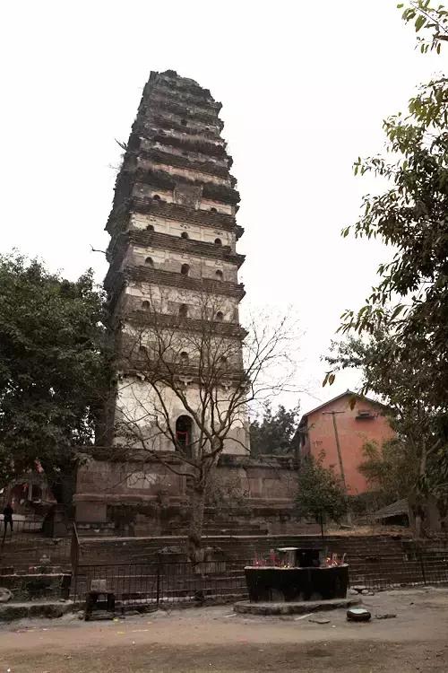 成都附近的旅游景点推荐四姑娘山,距成都五个多小时的地方
