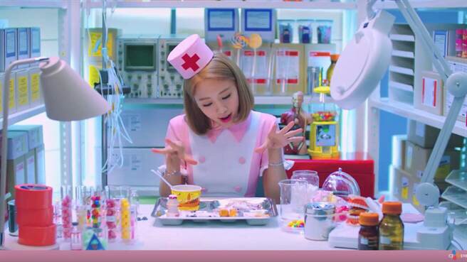 鬼鬼式鞠躬,鬼鬼90度鞠躬