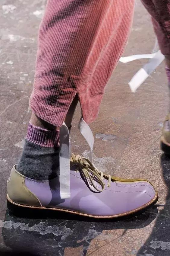 时日谈丨不仅仅是小红心川久保玲的解构主义风格探析