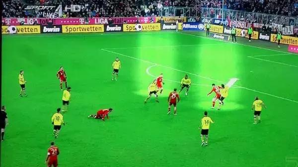 如何把足球比赛拍出仪式感,足球比赛中的科幻片场面