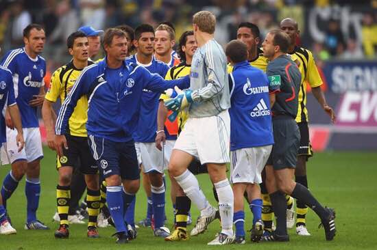 tifo上海申花,苏宁球迷骂申花