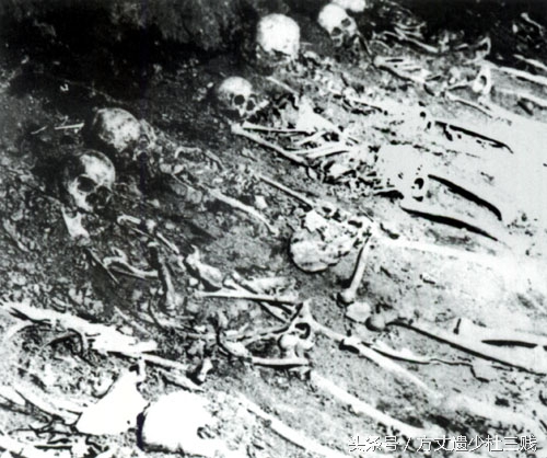 日军在此地坑埋了七万多中国矿工，至今还有大坑存在，令人深醒。