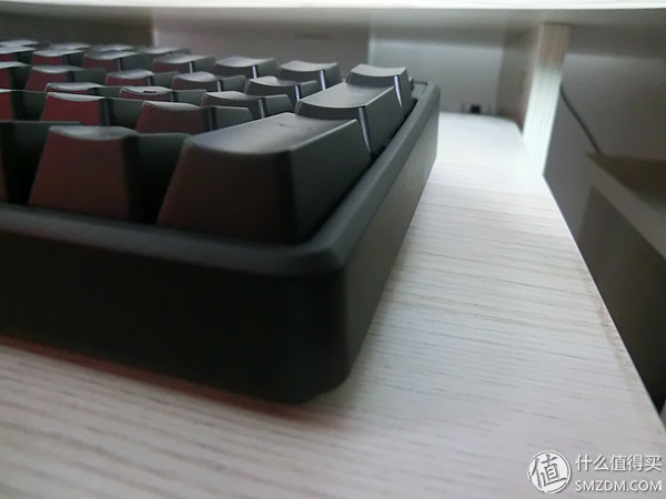 国产轴请继续努力!曜越TteSPORTS波塞冬ZRGB背光机械键盘评测