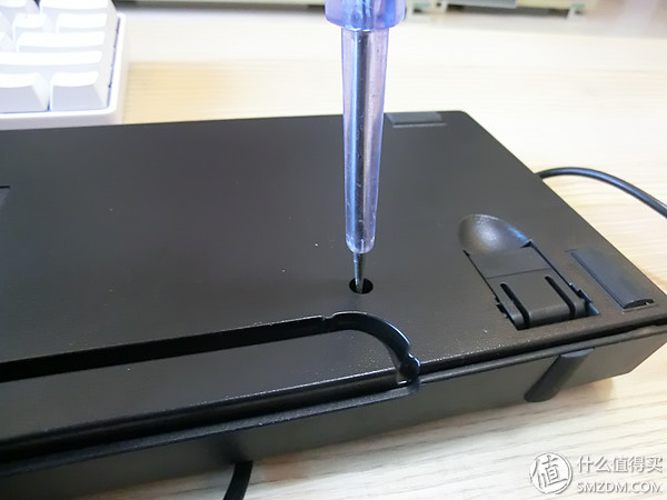 国产轴请继续努力！曜越TteSPORTS波塞冬ZRGB背光机械键盘评测