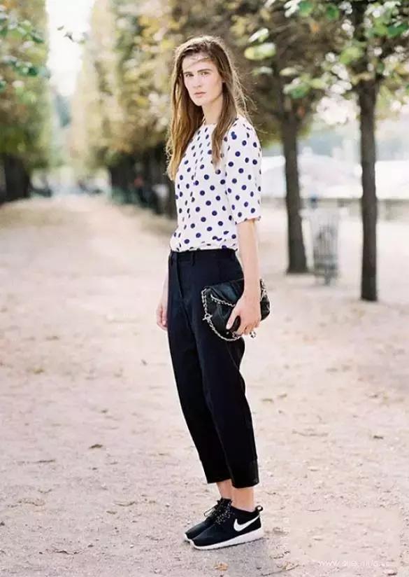 杨幂和李沁同穿开叉裙你怎么看,杨幂李沁穿搭图片