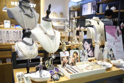韩国饰品也玩“快时尚”，HERSTORY通辽店9月启幕