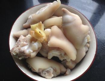 简单又好吃的酱香猪蹄,卤出劲道的猪蹄