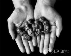 孕妇出现死胎的原因有哪些,五个月死胎孕妇会出现什么症状