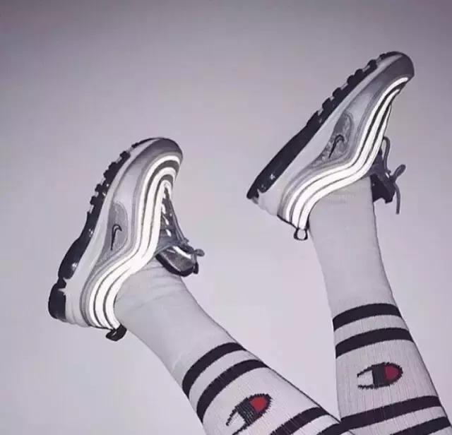 穿了一件很喜欢的卫衣,champion卫衣连帽和圆领