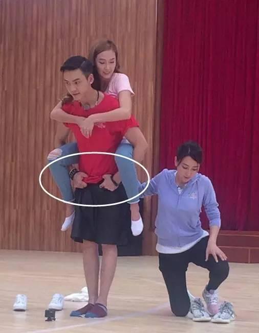 陈伟霆的香奈儿手表,陈伟霆也太会撩了宠爱手势