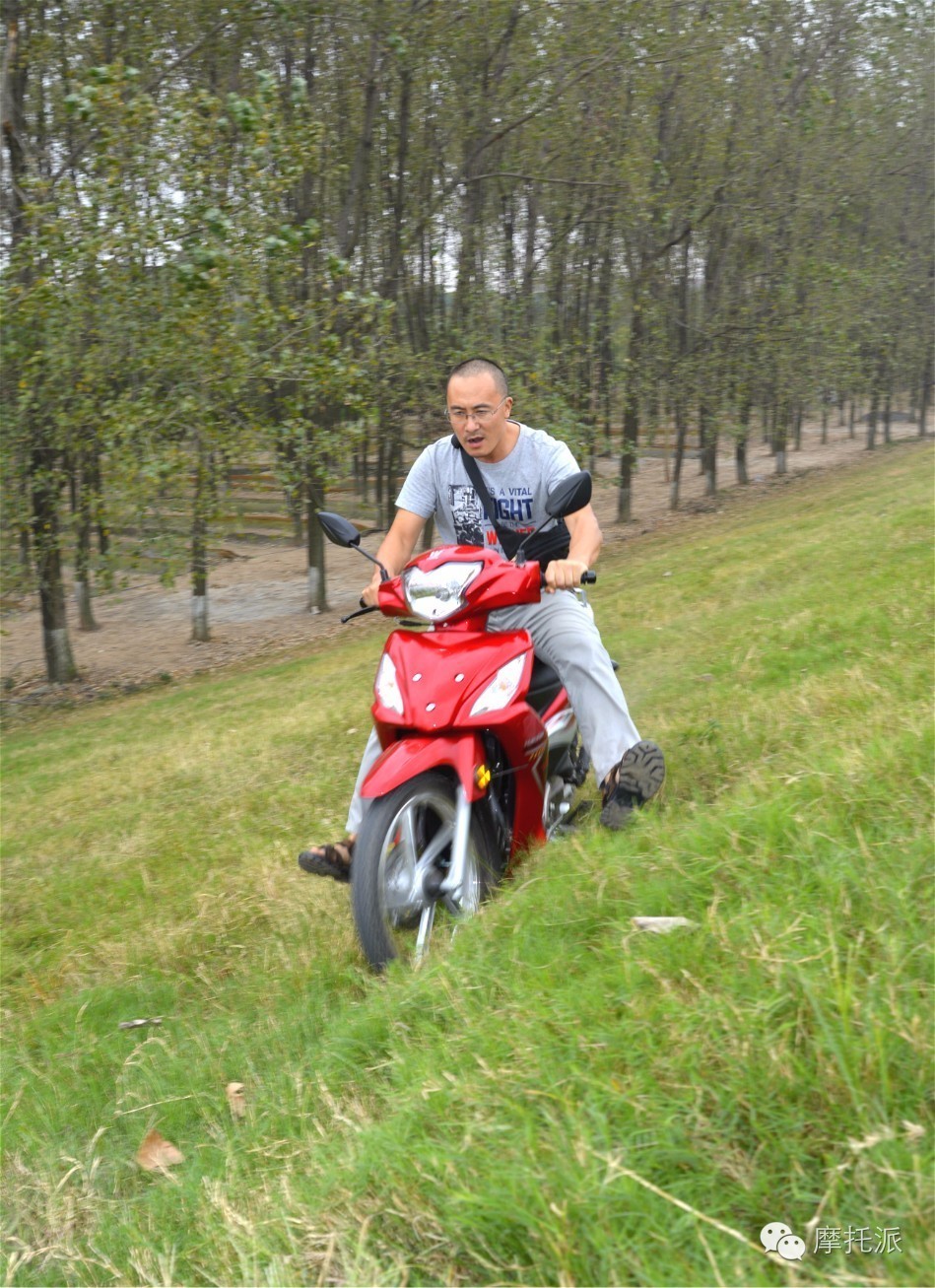 豪爵uh110和威武110s,豪爵铃木uh110摩托车评测