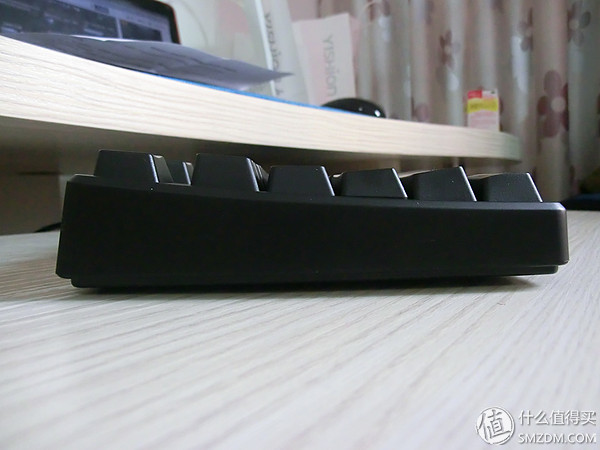 国产轴请继续努力！曜越TteSPORTS波塞冬ZRGB背光机械键盘评测