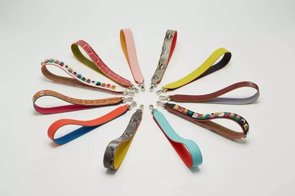 自从我买了粗肩带的包，我男朋友居然特别乐意给我背包了！