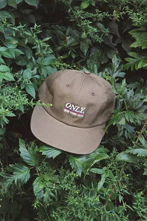 ONLYNY告诉你，不需要大印花等潮流元素，同样可以很潮。