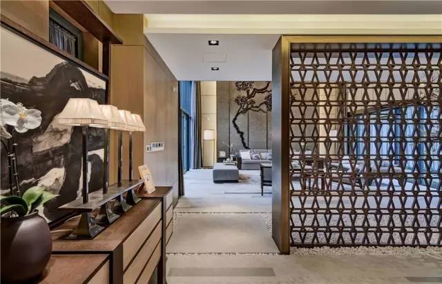 一处九间堂，梁志天、凌子达的不同演绎