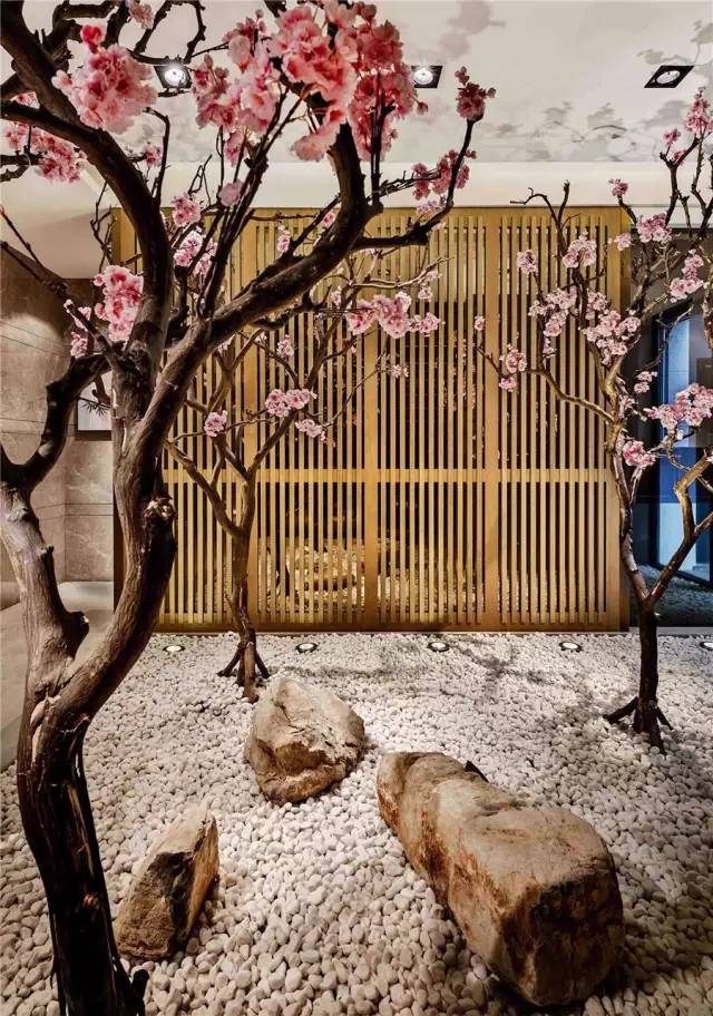 一处九间堂，梁志天、凌子达的不同演绎