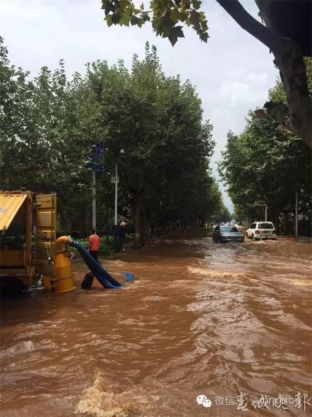 全省看雨模式开启今晨昆明堵出新境界吐槽归吐槽大家千万不要蹚水