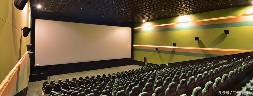 2万流明和4万流明投影机对比,led投影多少流明合适