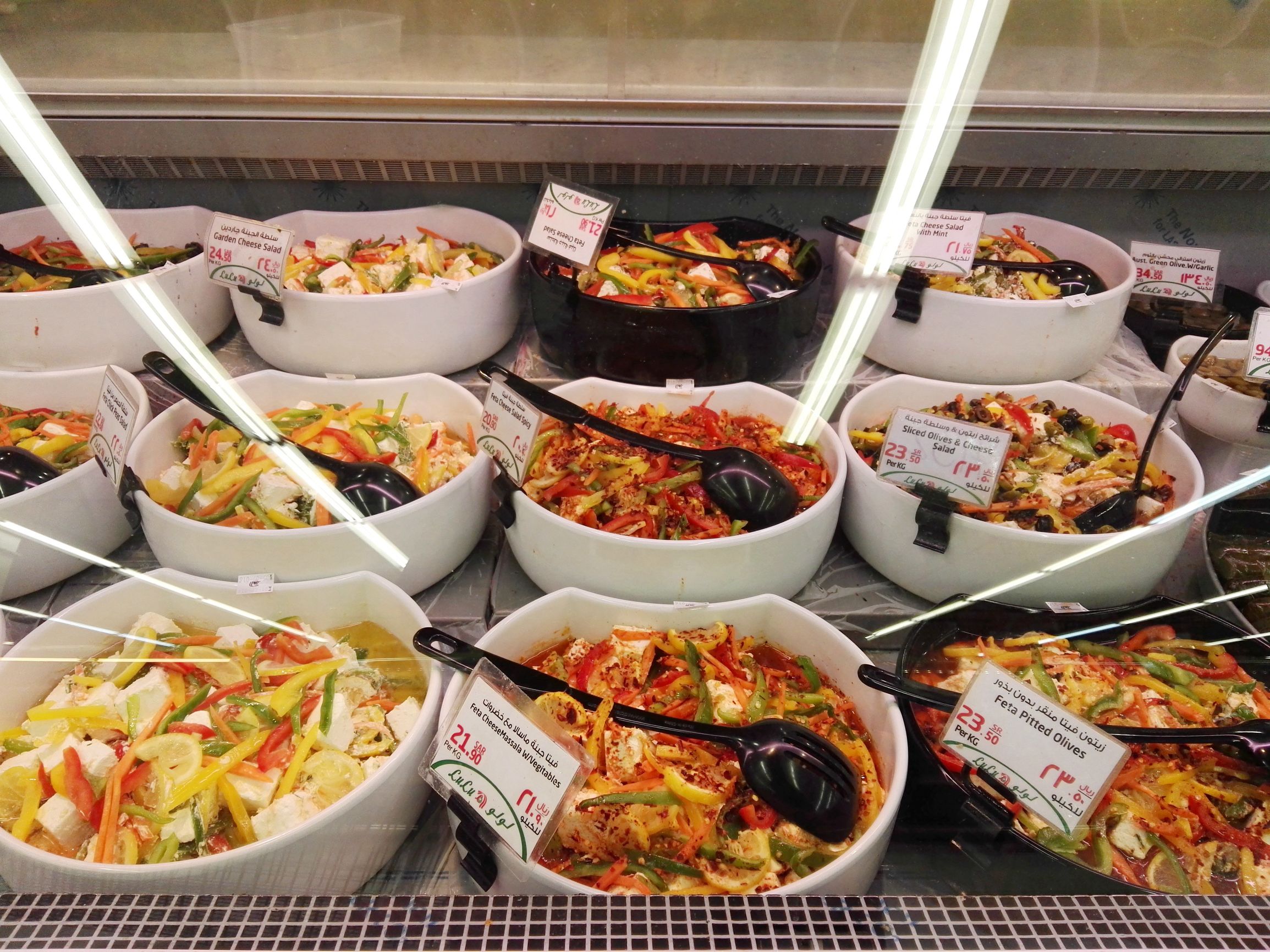 沙特阿拉伯的超市，最爱聘请男收银员