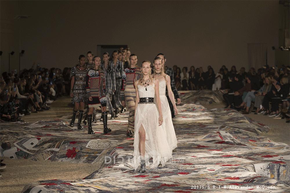 时装秀mcqueen,mcqueen最新礼服