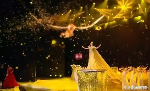 唐嫣一身潮装启程巴黎看秀,唐嫣山寨高定