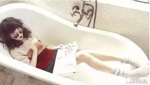 唐嫣一身潮装启程巴黎看秀,唐嫣山寨高定