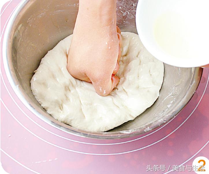 揉面的正确姿势,如何和面快速做面食
