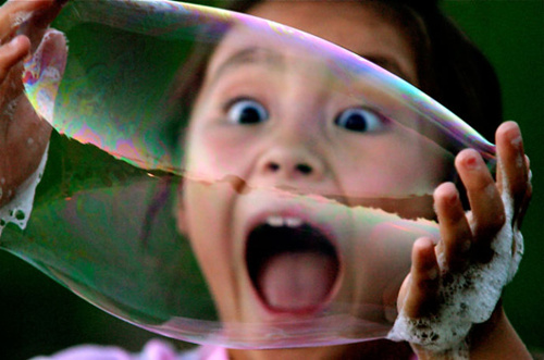 儿童玩泡泡水脸上过敏,儿童玩泡泡液皮肤发红